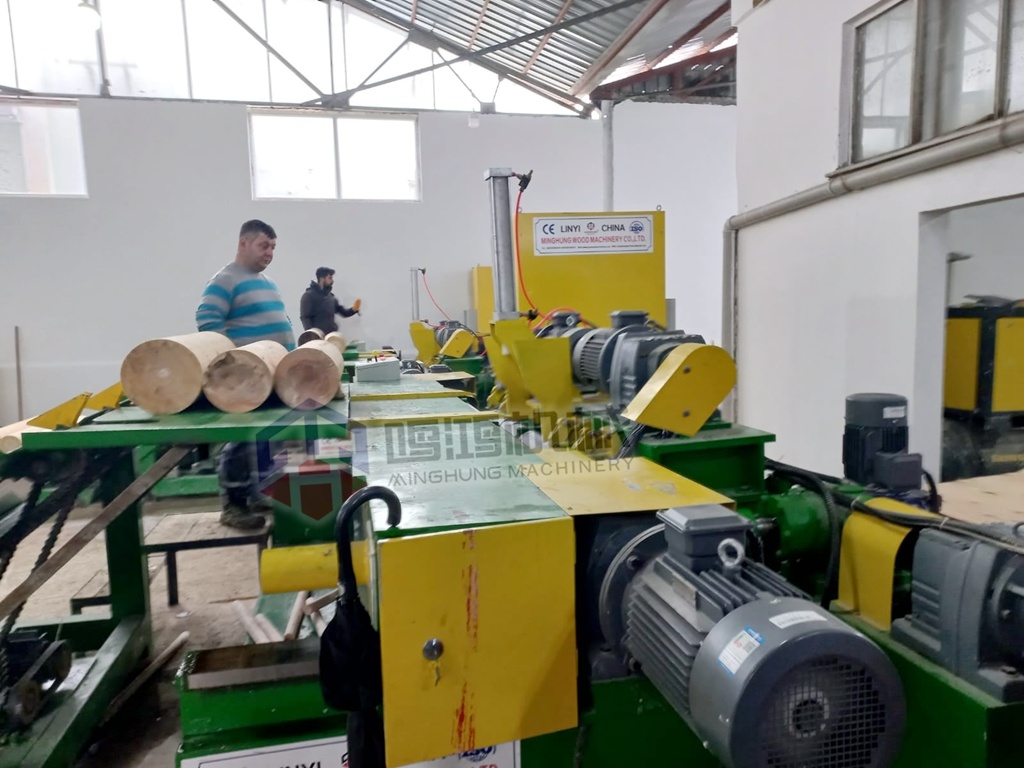 Machine à éplucher rotative de placage de bois pour le traitement des grumes