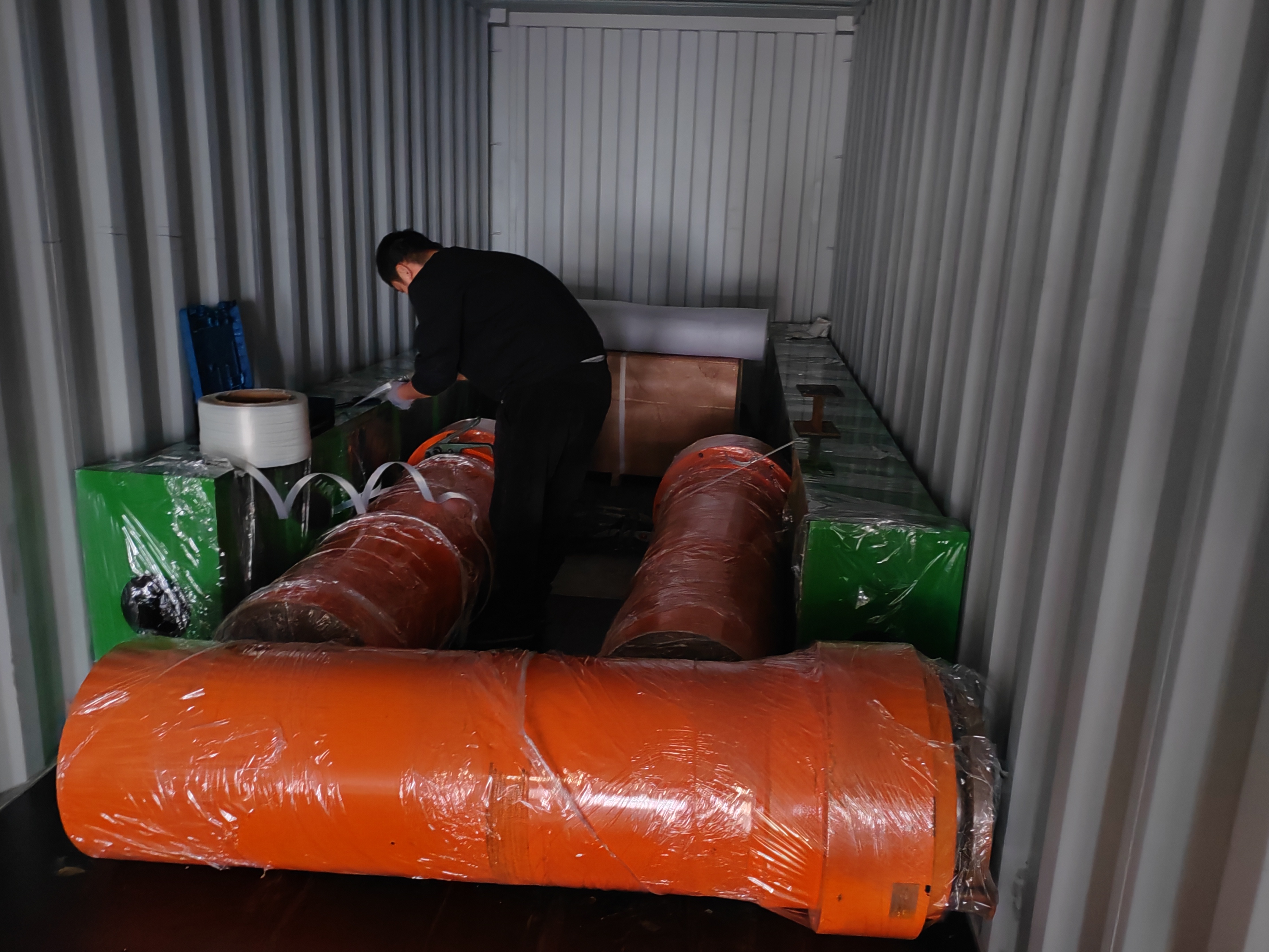 Chine MINGHUNG chargement d'une machine à contreplaqué en Ukraine
