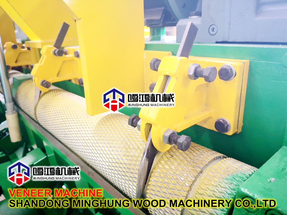 Machine d\'épluchage de placage de bois rotatif et tour de coupe pour machines à bois