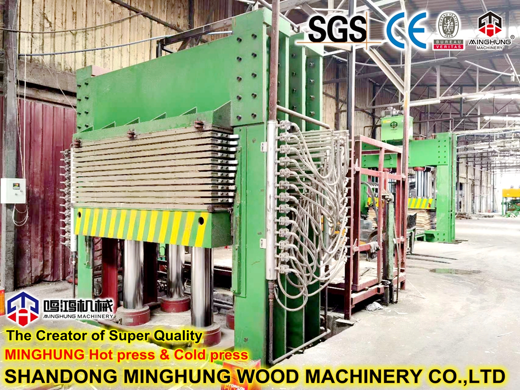Machine hydraulique de presse à chaud de contreplaqué de travail du bois de 800 tonnes 12 couches 
