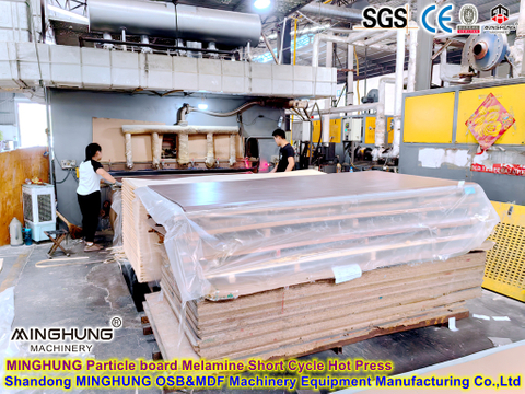 Ligne de machines de fabrication de MDF Minghung : Machine de presse à chaud à cycle court MDF HDF pour panneaux de particules MDF pour le contrecollage de MDF à face en mélamine