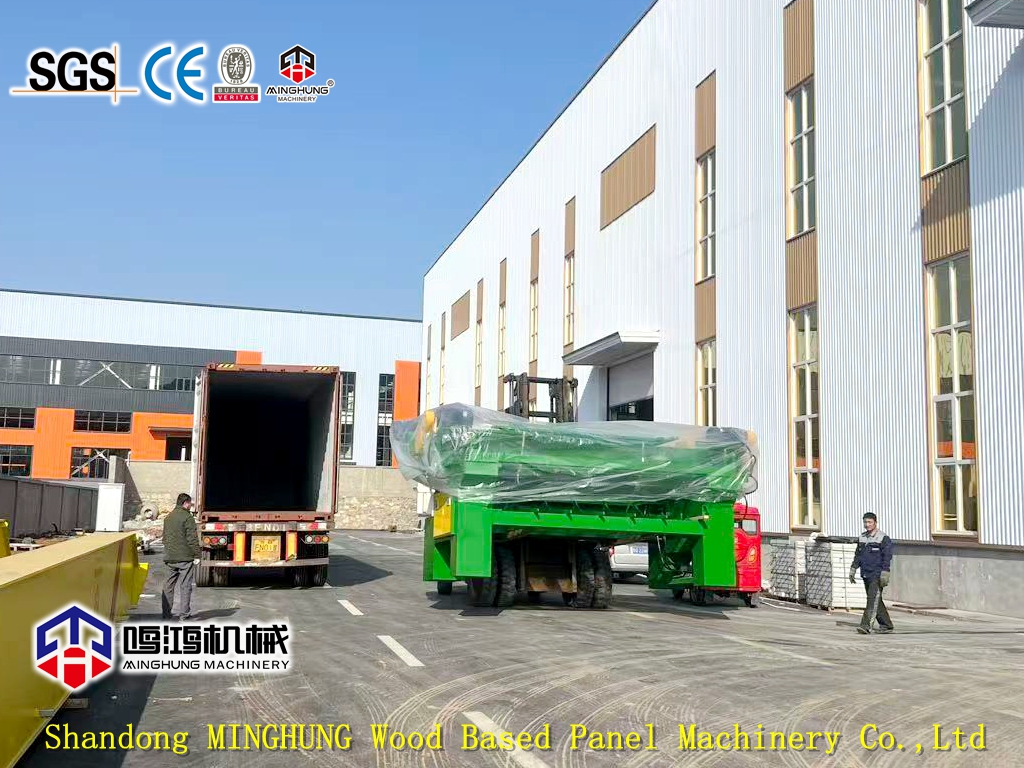 chargement de l'&eacute;corceuse de grumes minghung (1)