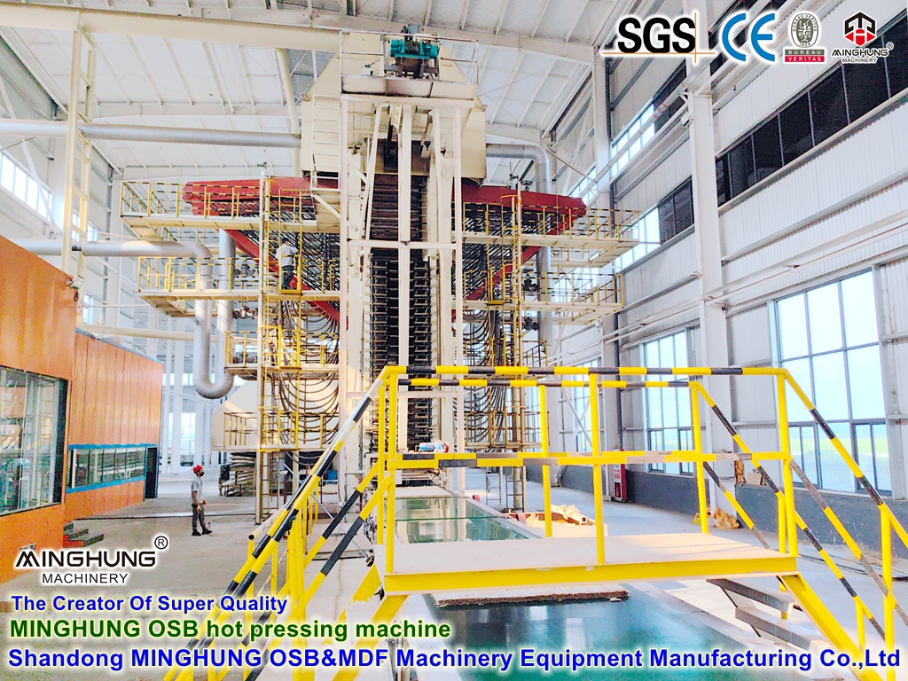 Presse &agrave; chaud OSB pour la fabrication d'OSB