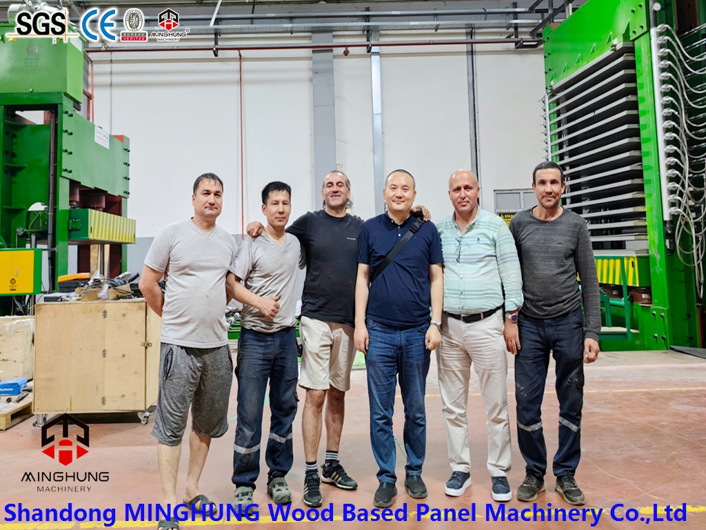 MINGHUNG Visite de l'usine des clients