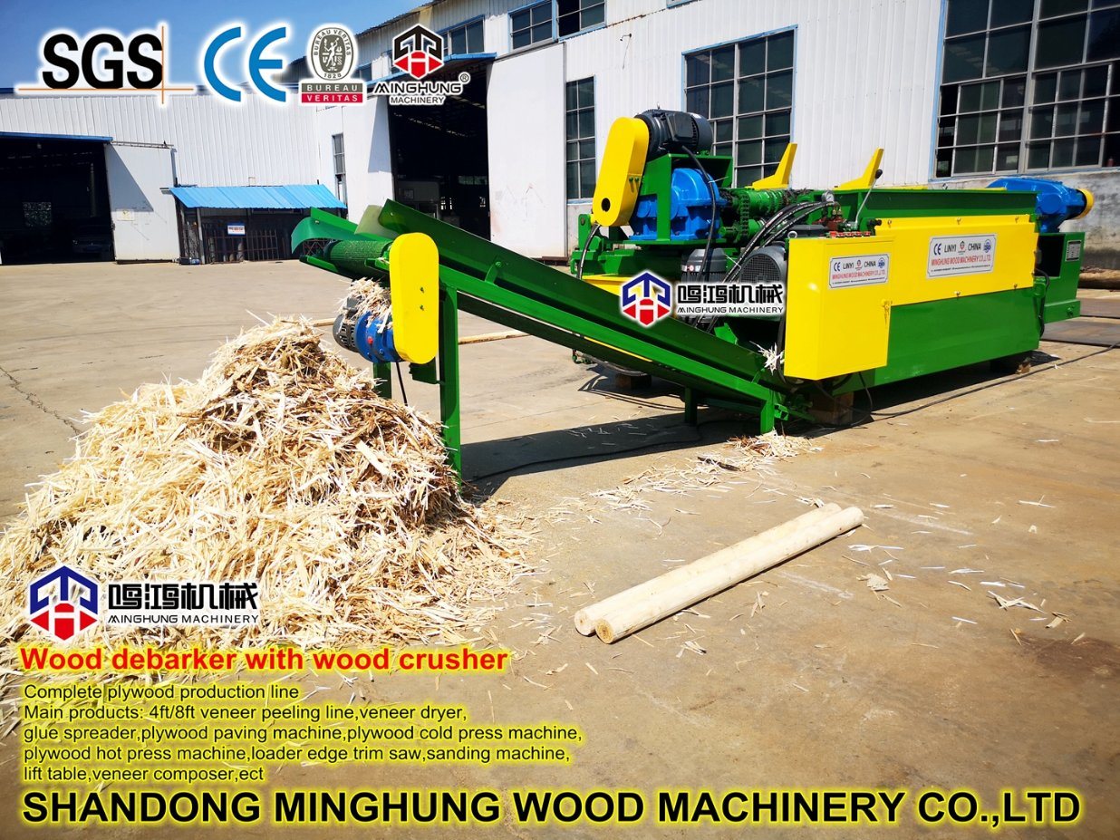 Machine d'écorçage du bois dans l'industrie du papier de placage