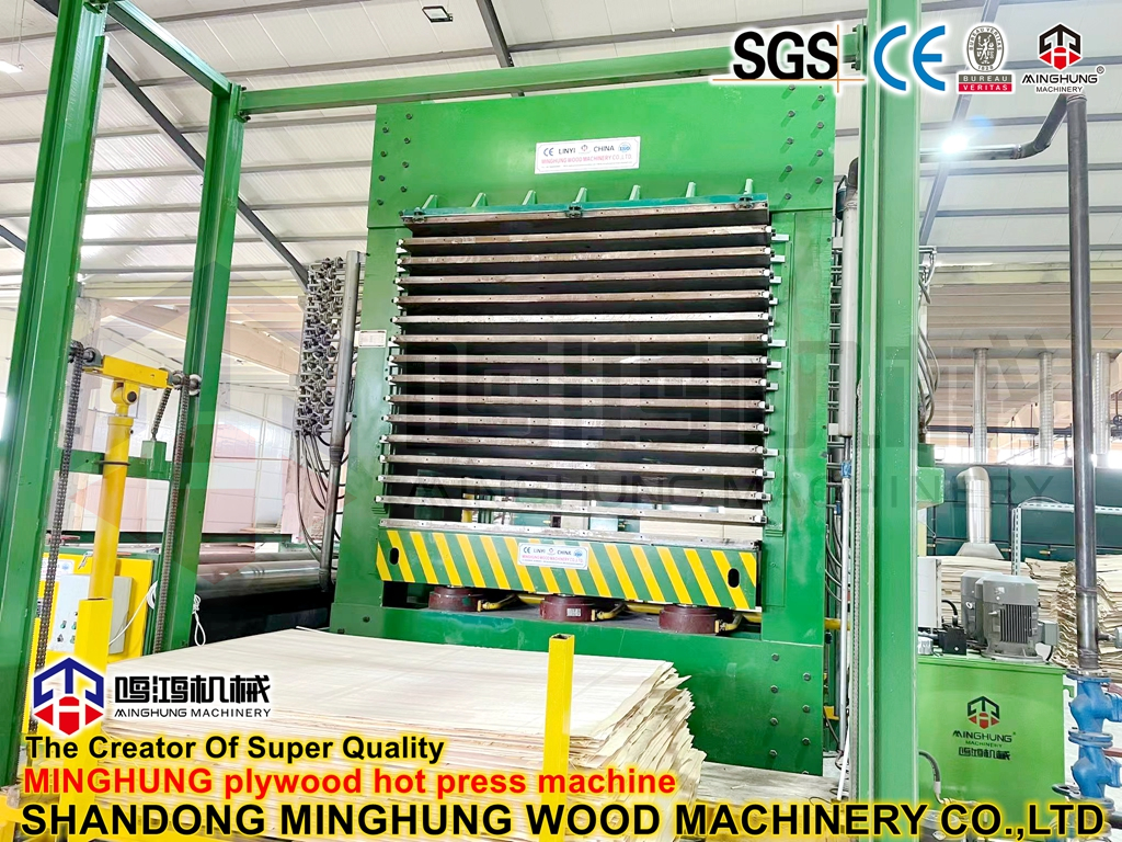 Machine de presse à chaud hydraulique de gaufrage de surface de porte