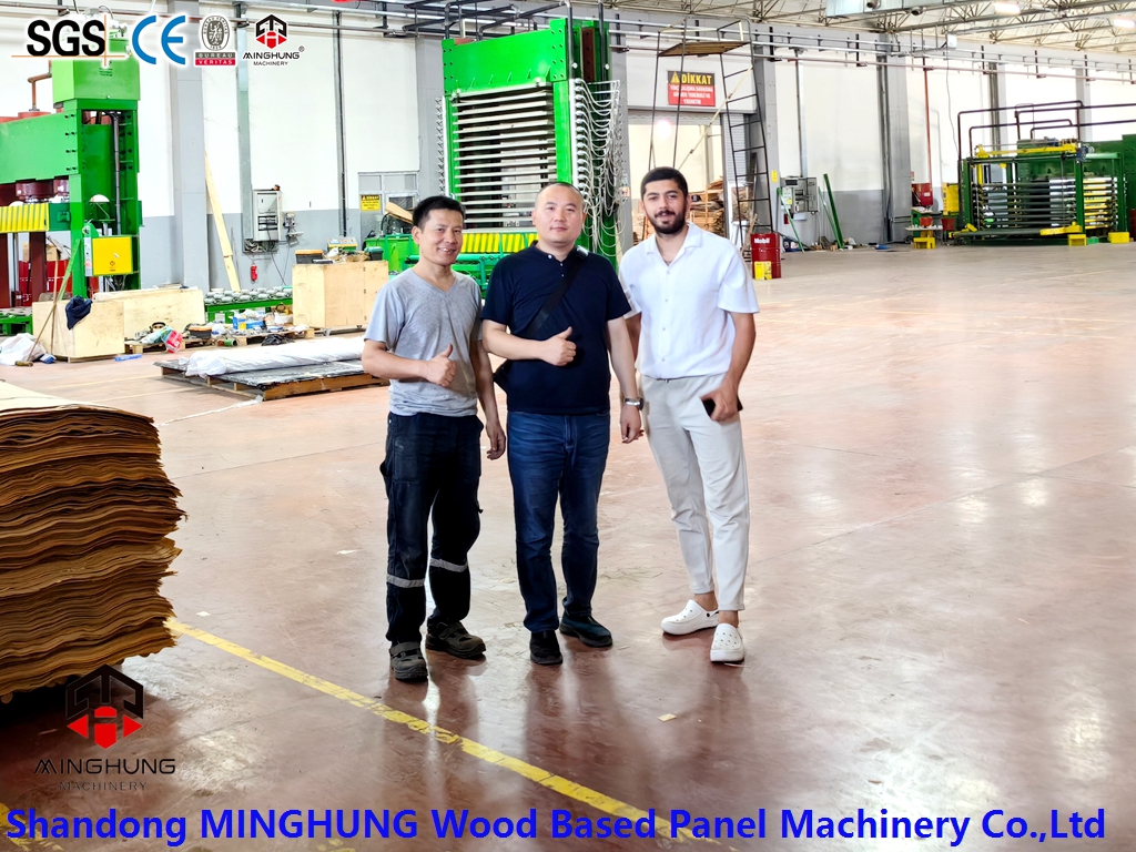 MINGHUNG Visite de l'usine des clients